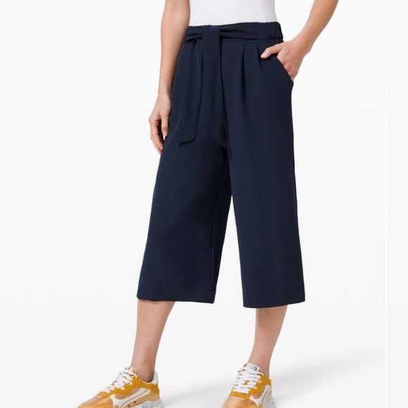Lululemon Noir Crop True Navy Pants 6 - Picture 2 of 11